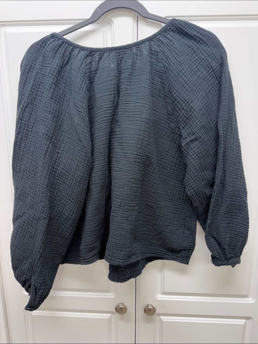 Universal Thread Black Crinkled Tie-Neck Tunic Top - Picture 2 of 3
